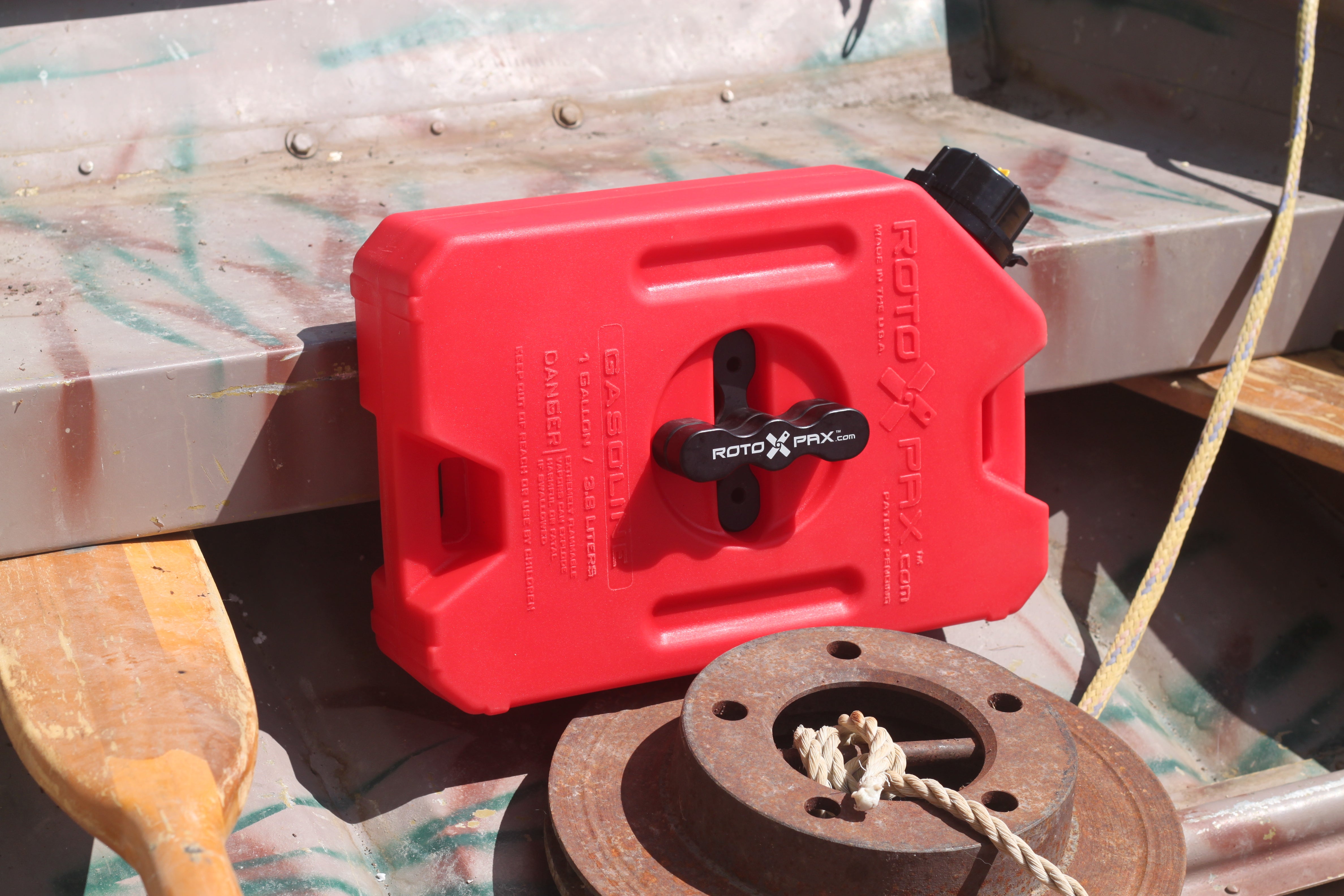 rotopax-1-gallon-gasoline-kanister-blemished image 3