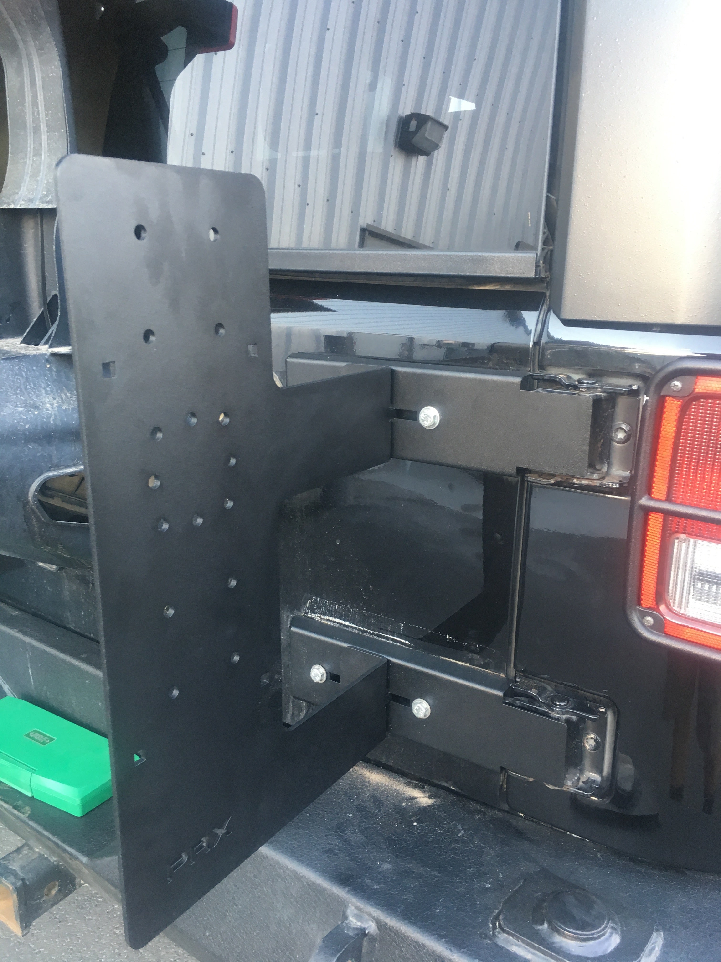 rotopax-jeep-jk-tailgate-mount-halterung-f-r-reserverad image 3