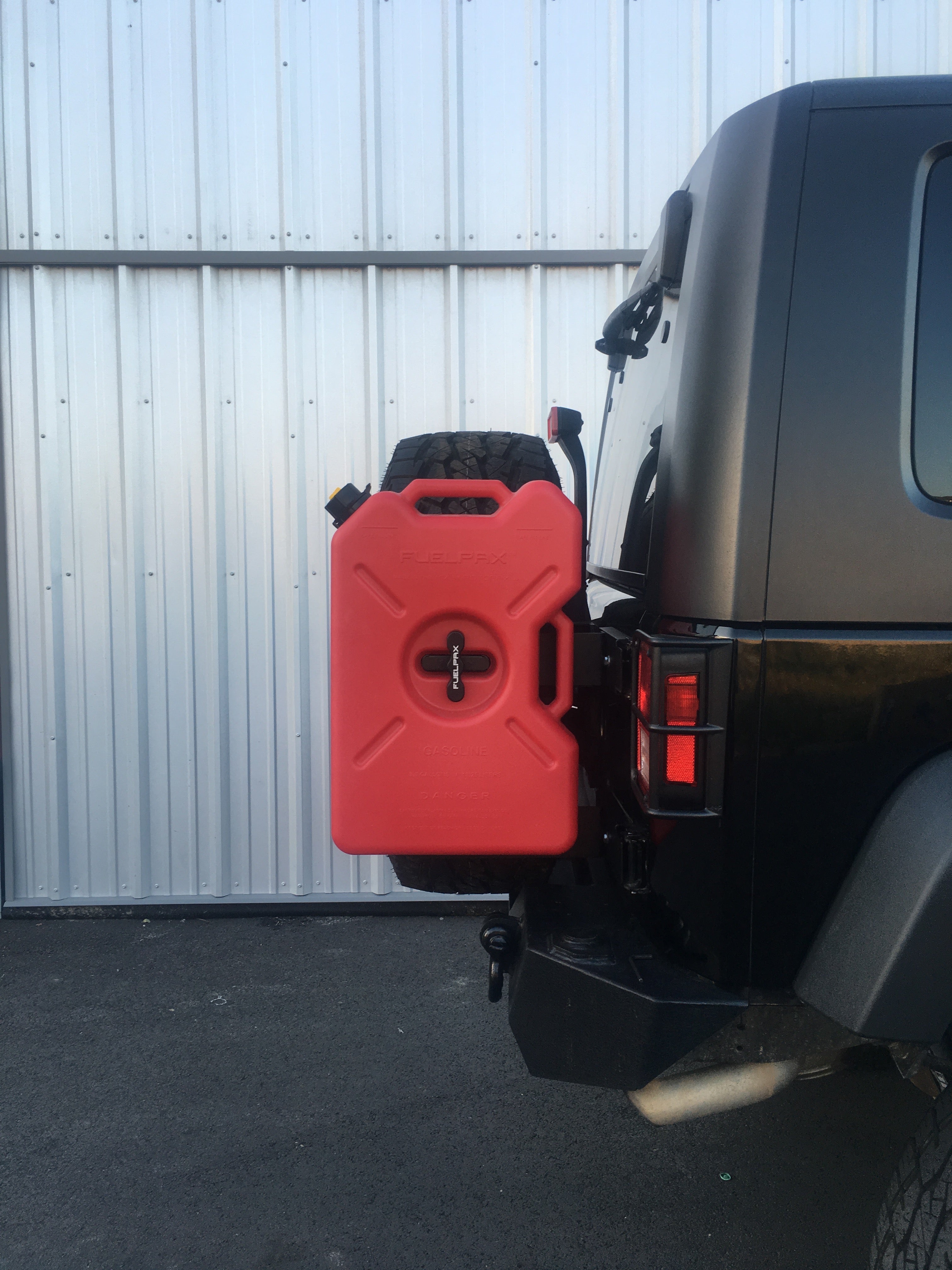 rotopax-jeep-jk-tailgate-mount-halterung-f-r-reserverad image 4